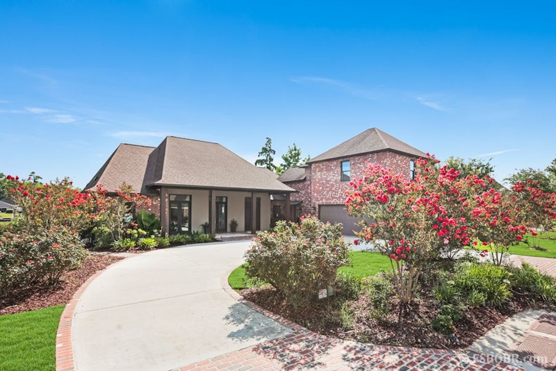 Luxury Home on the River! 11848 River Highlands Drive, Saint Amant LA